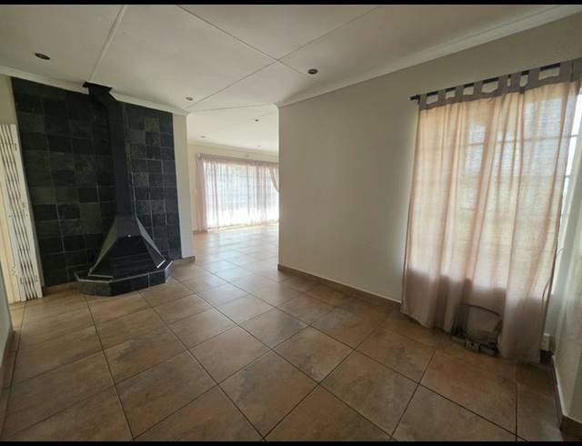 3 BEDROOM HOUSE FOR SALE IN BONAERO PARK